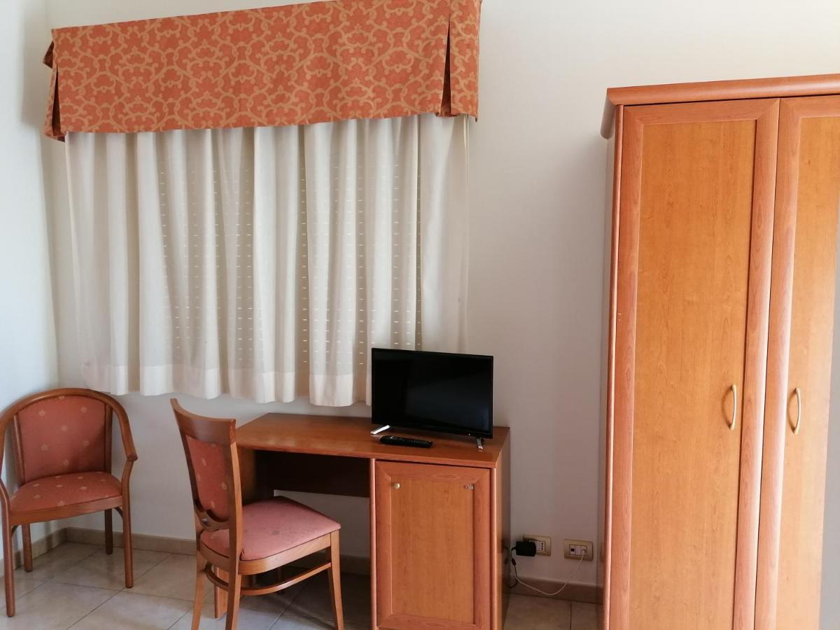 מודוניו Hotel Giardino מראה חיצוני תמונה