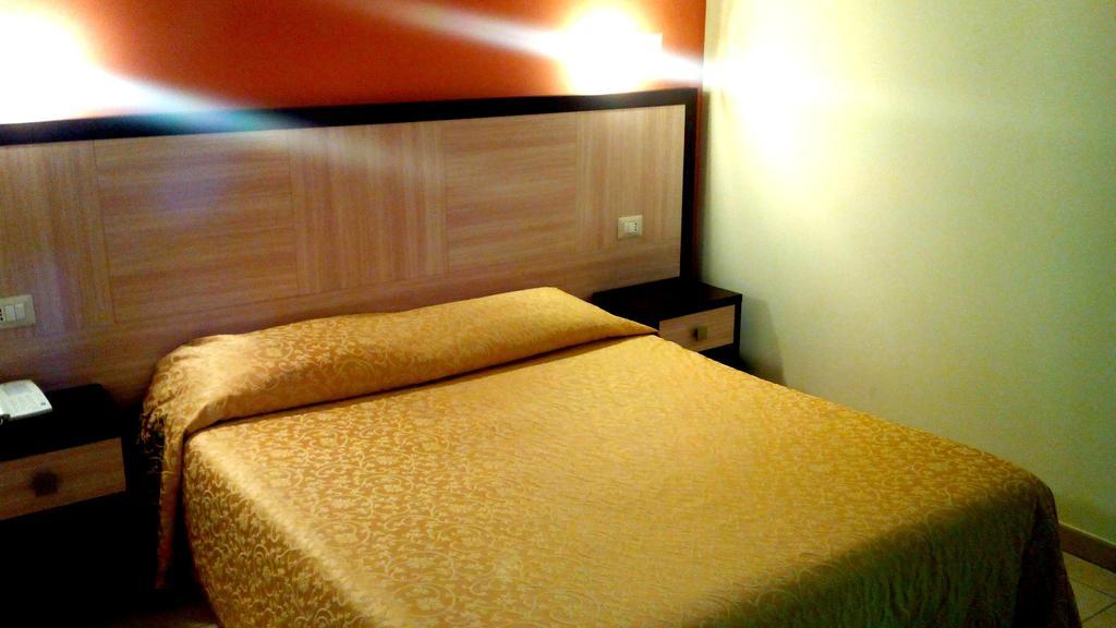 מודוניו Hotel Giardino חדר תמונה
